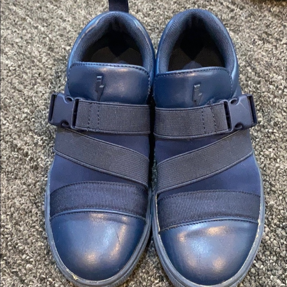 Navy sneakers with buckle